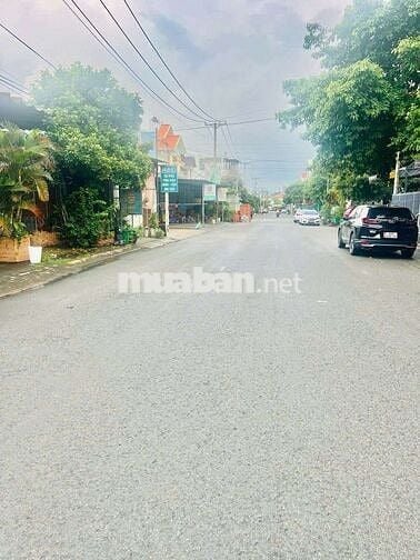 Nhà mặt tiền phố, 100m2 ,2 phòng ngủ, đường đồng khởi, tân phong