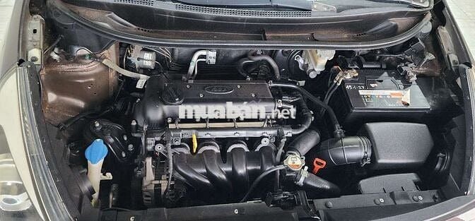 Kia Rio Hatchback 2015 số tự động màu nâu