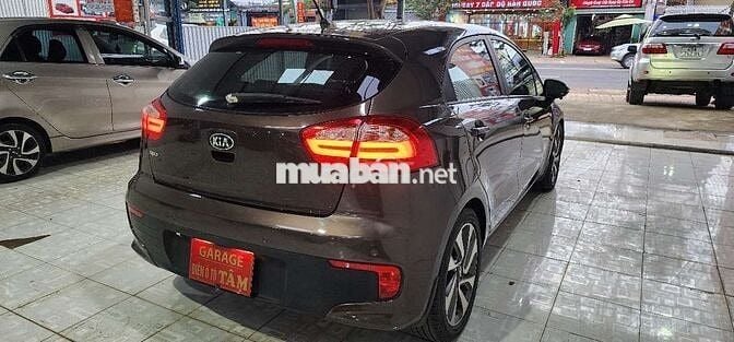 Kia Rio Hatchback 2015 số tự động màu nâu