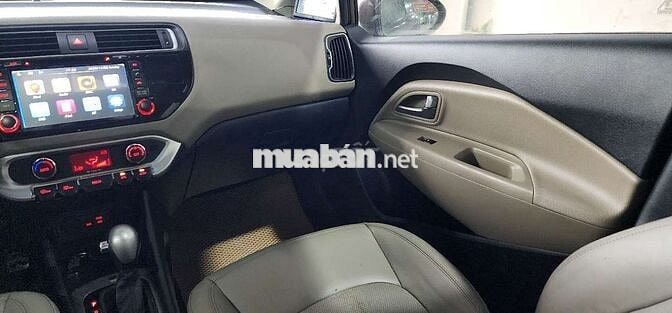 Kia Rio Hatchback 2015 số tự động màu nâu