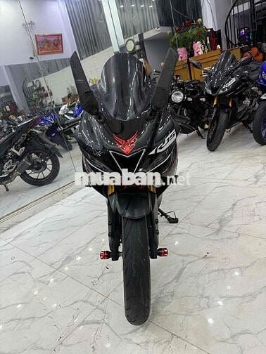 R15v3 Đen bạc Biển 61 giá 26tr8