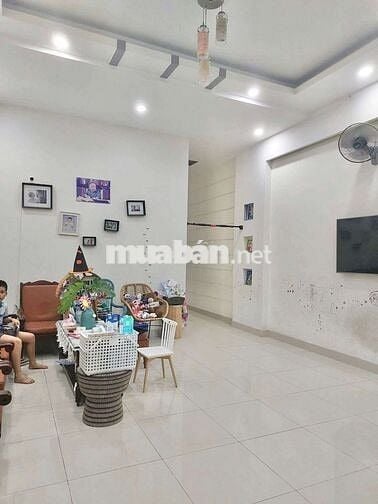 NHÀ TRỆT LẦU ĐƯỜNG 8M KDC HỒNG LONG