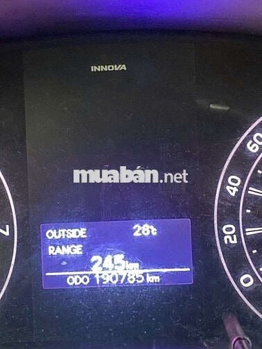 Toyota Innova 2018 màu Bạc 8 chỗ