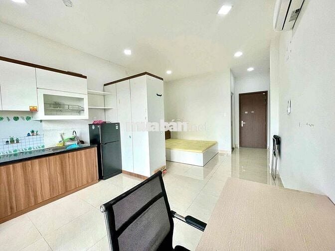 PHÒNG BAN CÔNG RỘNG THOÁNG YÊN TĨNH có thang máy hầm xe miễn phí