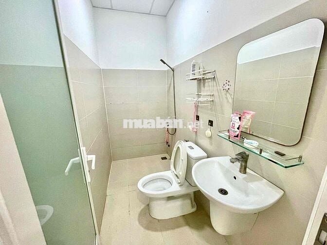 PHÒNG BAN CÔNG RỘNG THOÁNG YÊN TĨNH có thang máy hầm xe miễn phí