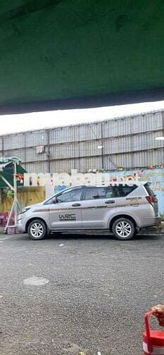 Toyota Innova 2018 màu Bạc 8 chỗ