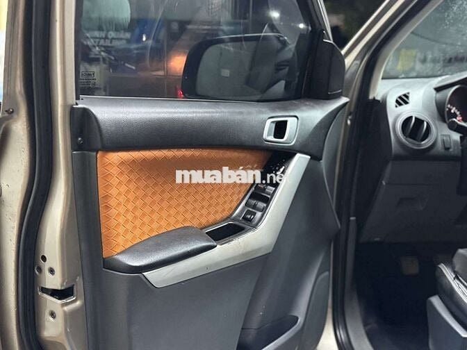 Mazda BT50 2014 2.2  số sàn 2 cầu