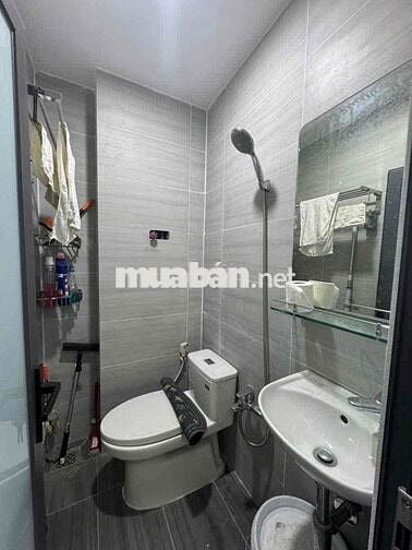 Cho thuê nguyên căn 1 trệt 2lầu - hẻm Trường Sa - Quận 3 - có nt