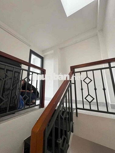 Cho thuê nguyên căn 1 trệt 2lầu - hẻm Trường Sa - Quận 3 - có nt