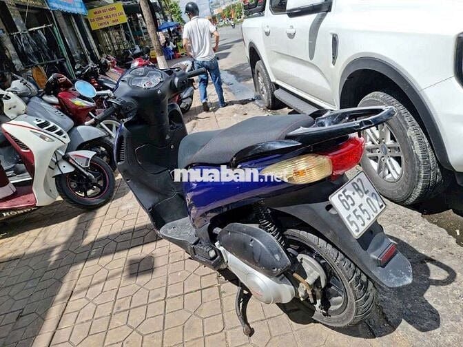 Xe rất đẹp máy thì thầm. Bán góp