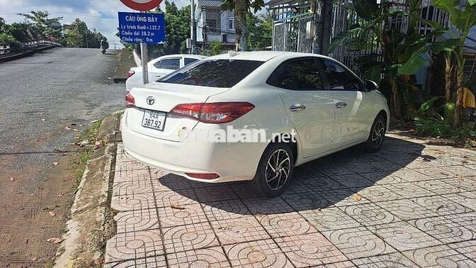 Toyota Vios 1.5 MT 2022 số sàn màu trắng