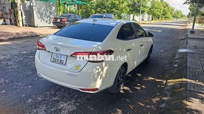 Toyota Vios 1.5 MT 2022 số sàn màu trắng
