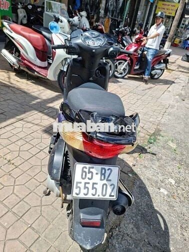 Xe rất đẹp máy thì thầm. Bán góp