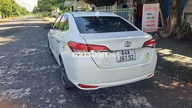 Toyota Vios 1.5 MT 2022 số sàn màu trắng