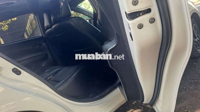 Toyota Vios 1.5 MT 2022 số sàn màu trắng