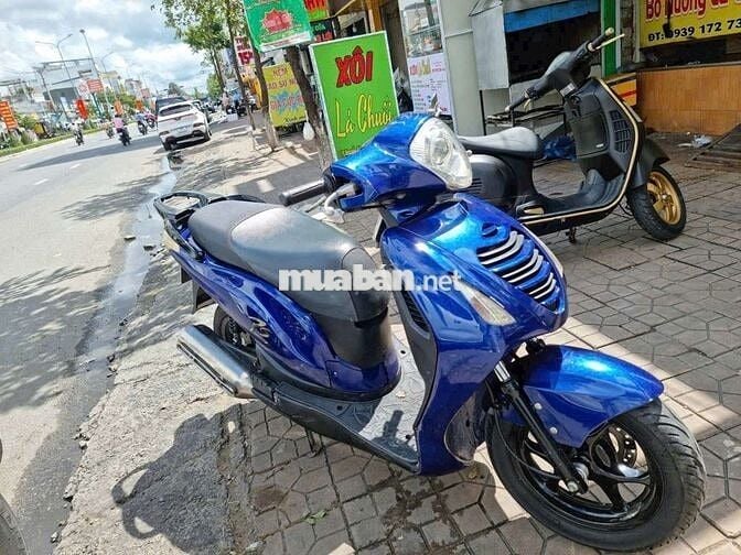 Xe rất đẹp máy thì thầm. Bán góp