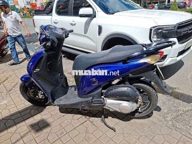 Xe rất đẹp máy thì thầm. Bán góp