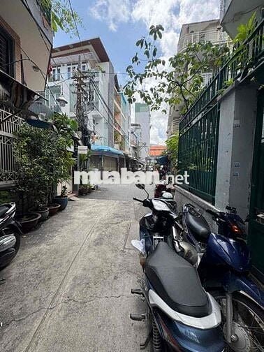 Nhà Bán . DT 4x8 .1 lầu 2 phòng 1 wc hẻm 5m xe🚘 P4 Q3