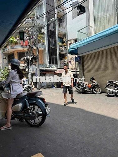 Nhà Bán . DT 4x8 .1 lầu 2 phòng 1 wc hẻm 5m xe🚘 P4 Q3