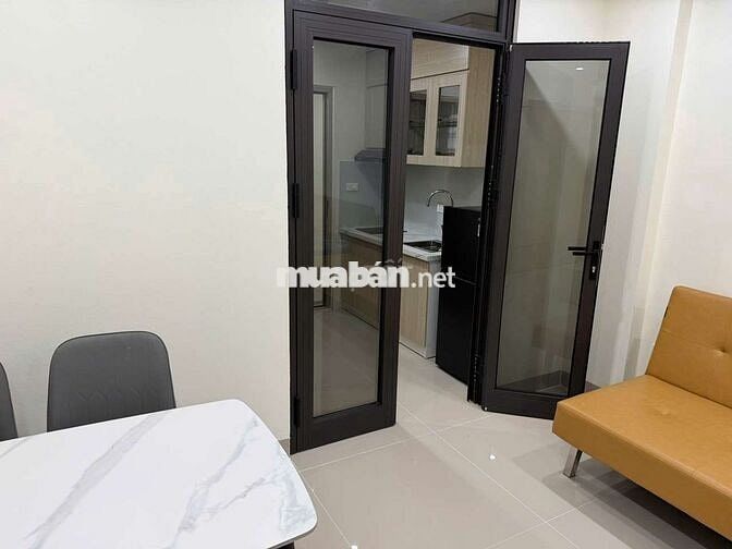 TRỐNG STUDIO / 1 NGỦ 1 BẾP FULL NỘI THẤT BAN CÔNG GẦN ĐH THƯƠNG MẠI