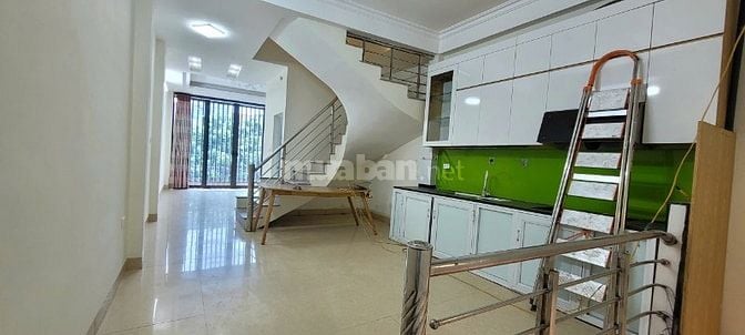 Cho thuê nhà mặt phố Văn Trì, bắc Từ Liêm, DT 50m2 x 5 tầng xây mới
