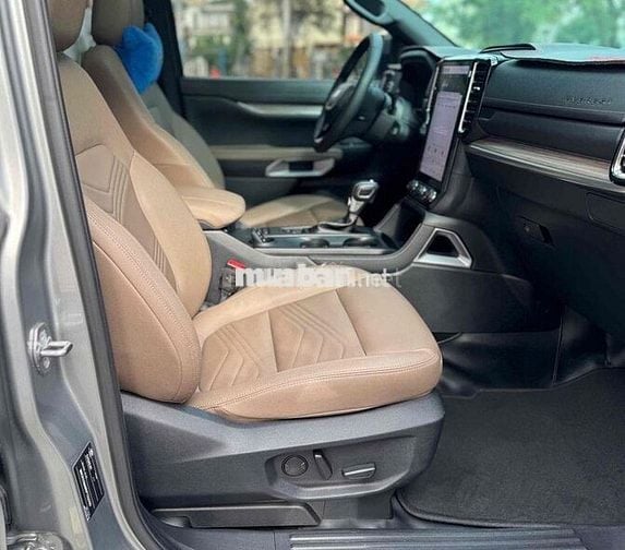 CẦN BÁN XE FORD EVERETS TITANIUM 2023