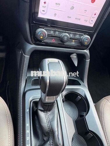 CẦN BÁN XE FORD EVERETS TITANIUM 2023