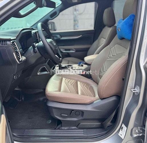 CẦN BÁN XE FORD EVERETS TITANIUM 2023