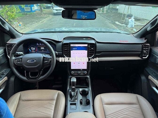 CẦN BÁN XE FORD EVERETS TITANIUM 2023