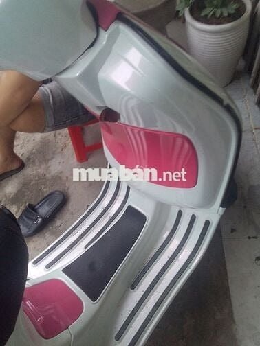 Xe máy Piaggio Vespa màu trắng hồng số tự động