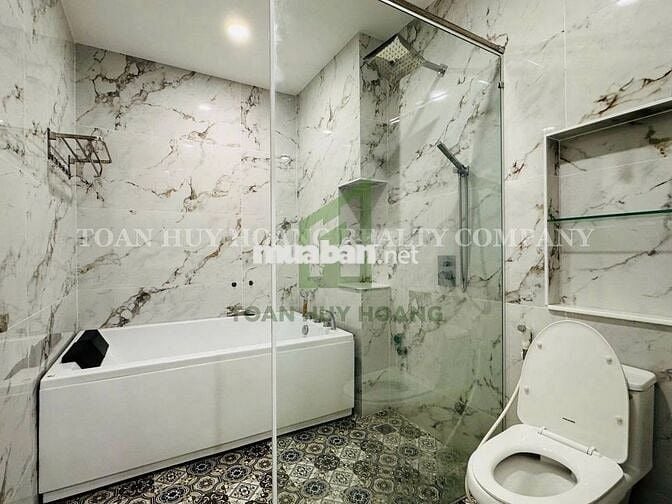 Nhà đẹp khu Regal Pavilion 4 PN hiện đại có thang máy