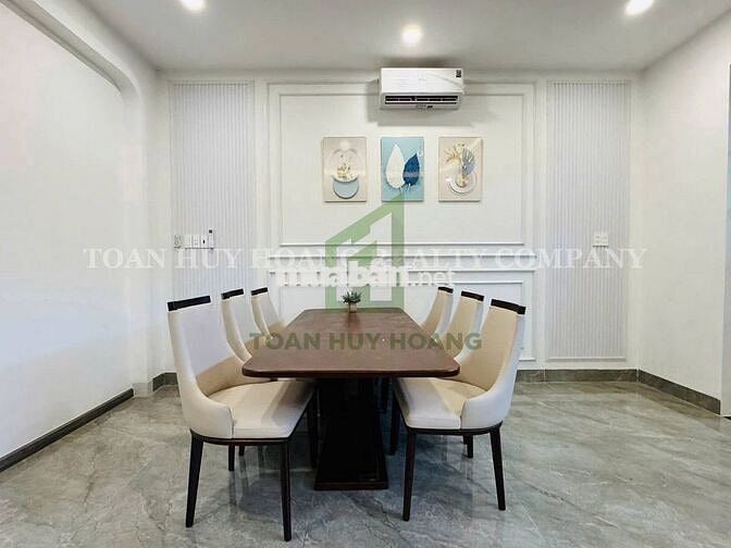 Nhà đẹp khu Regal Pavilion 4 PN hiện đại có thang máy