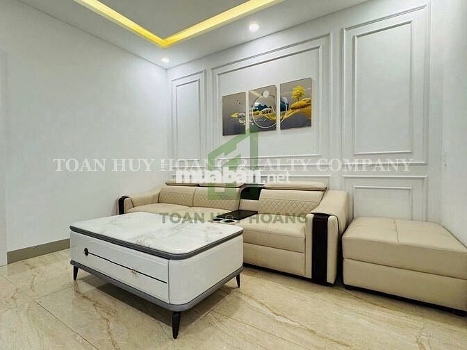 Nhà đẹp khu Regal Pavilion 4 PN hiện đại có thang máy