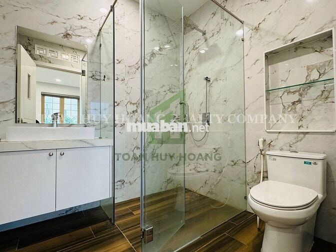 Nhà đẹp khu Regal Pavilion 4 PN hiện đại có thang máy