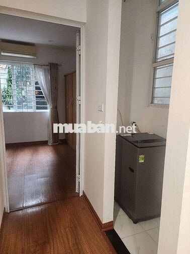 Cho thuê căn hộ 1 ngủ 1 khách ngõ 31 xuân diệu .tây hồ .hà nội