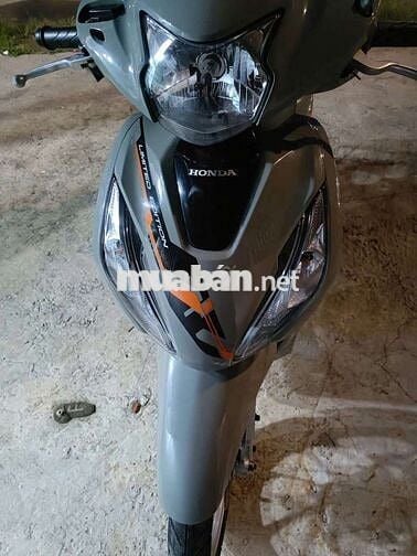 Do nhu cầu đổi xe nên cần bán