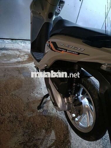 Do nhu cầu đổi xe nên cần bán