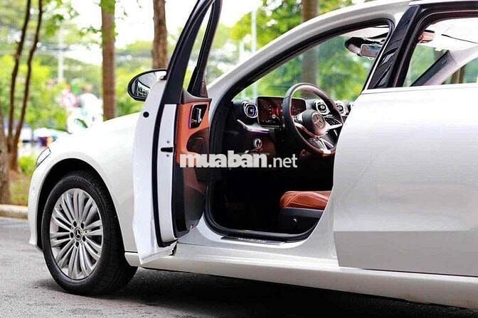 Mercedes Benz C Class 2025 C200 Avantgarde - 25 km