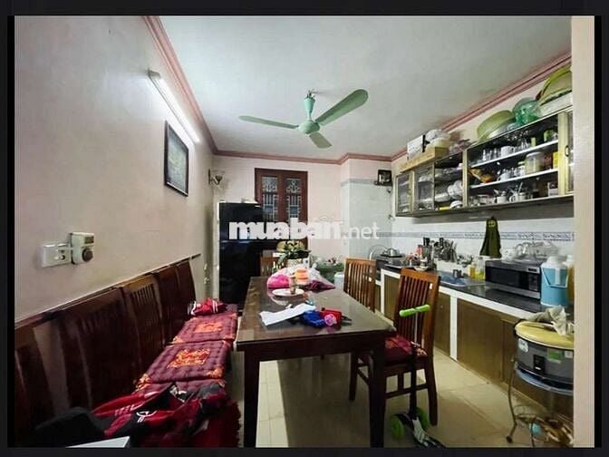 Tôi cần bán nhà Trần Quốc Hoàn 4tầng mặt ngõ ô tô chánh đỗ kinh doanh