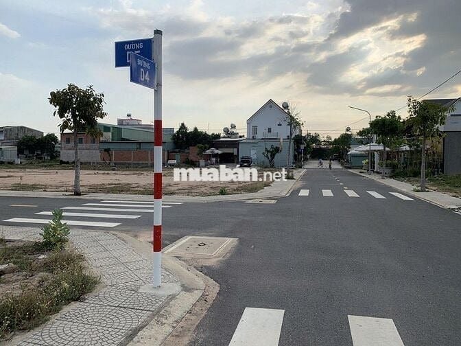 CẦN BÁN LÔ GÓC GIÁ 1,5 TỶ (100M2) LIỀN KỀ SÂN BAY LONG THÀNH