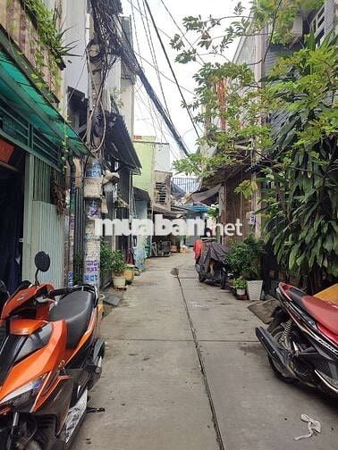 Nhà cho thuê Chiến Lược (2PN 2WC) có sẵn 1 máy lạnh, hẻm 4m thông HL2