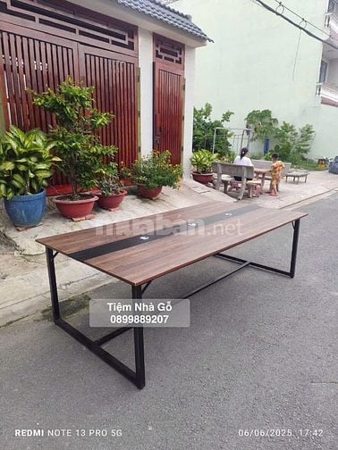 Bàn họp chân sắt dành cho 6-8 người ngồi