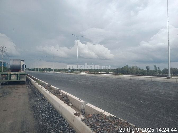 CHUYỂN NHƯỢNG 50 HA ĐẤT TRỐNG TẠI XÃ ĐỨC HÒA ĐÔNG, LONG AN