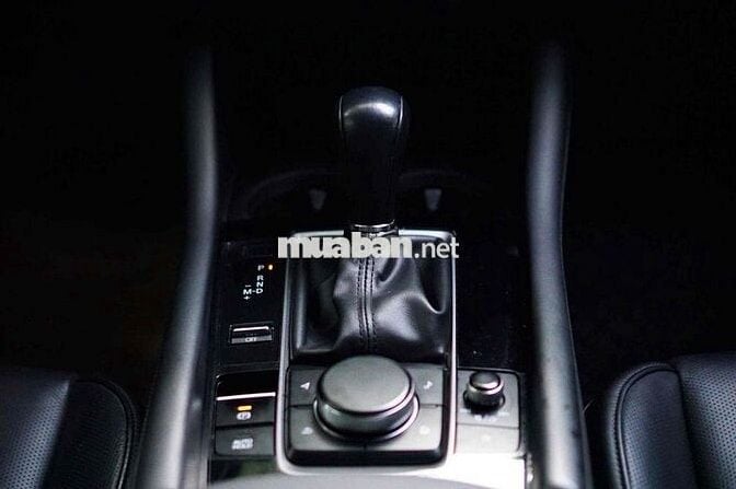 Mazda3 Luxury 2020 đỏ pha lê