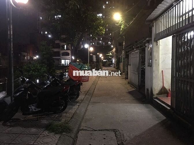 Cho thuê nhà lâu dài view mặt hồ thoáng mát