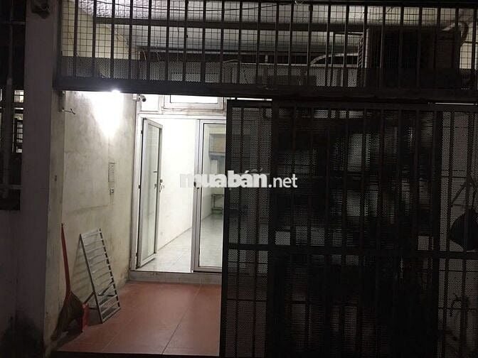 Cho thuê nhà lâu dài view mặt hồ thoáng mát