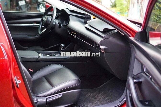 Mazda3 Luxury 2020 đỏ pha lê