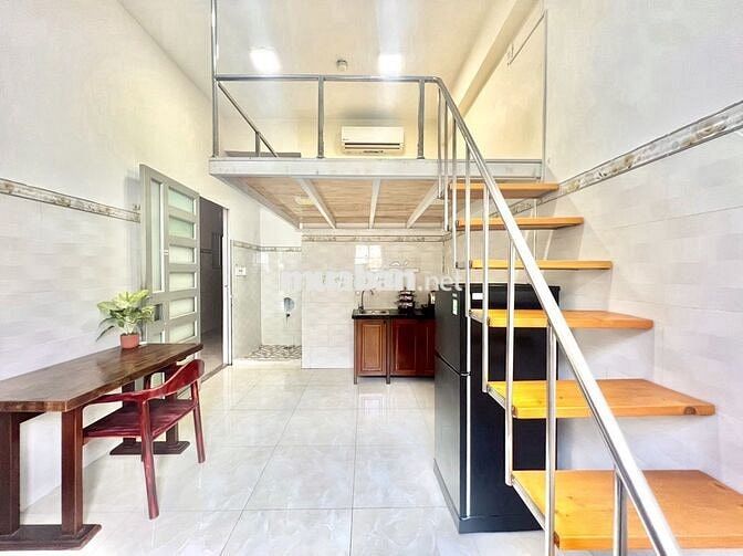 Khai Trương Phòng Gác Lửng Đón Nắng Gần Đại Học Văn Hiến