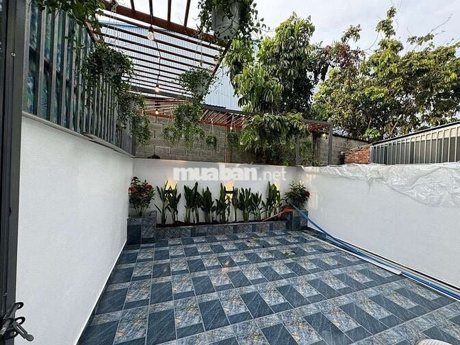 Bán nhà Sân Vườn Dt 4x17m 3PN full nội thất Tân Hiệp 17 Tân Uyên BD