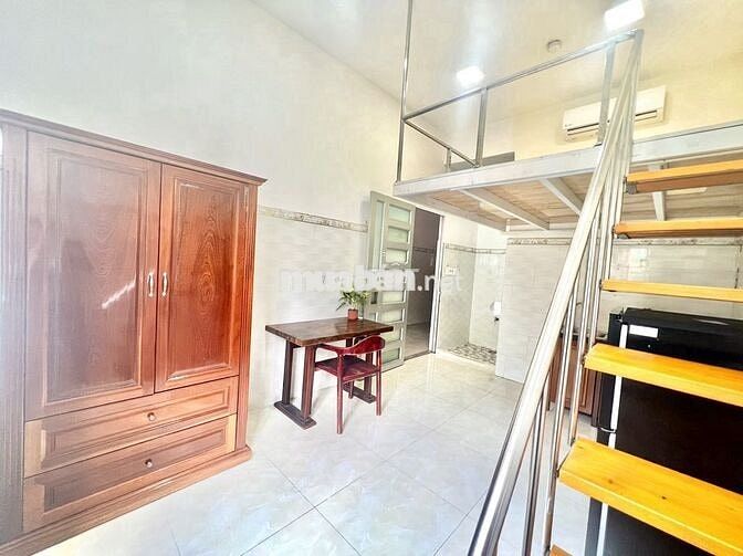 Khai Trương Phòng Gác Lửng Đón Nắng Gần Đại Học Văn Hiến